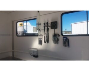 Mobile Labs and Clinics (33)